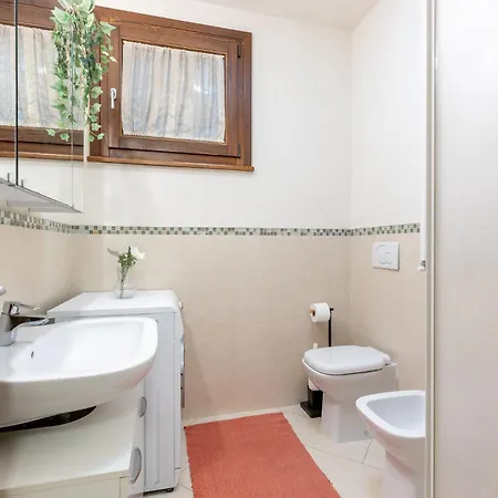 Apartment Guesthost - Bright Near Train Station